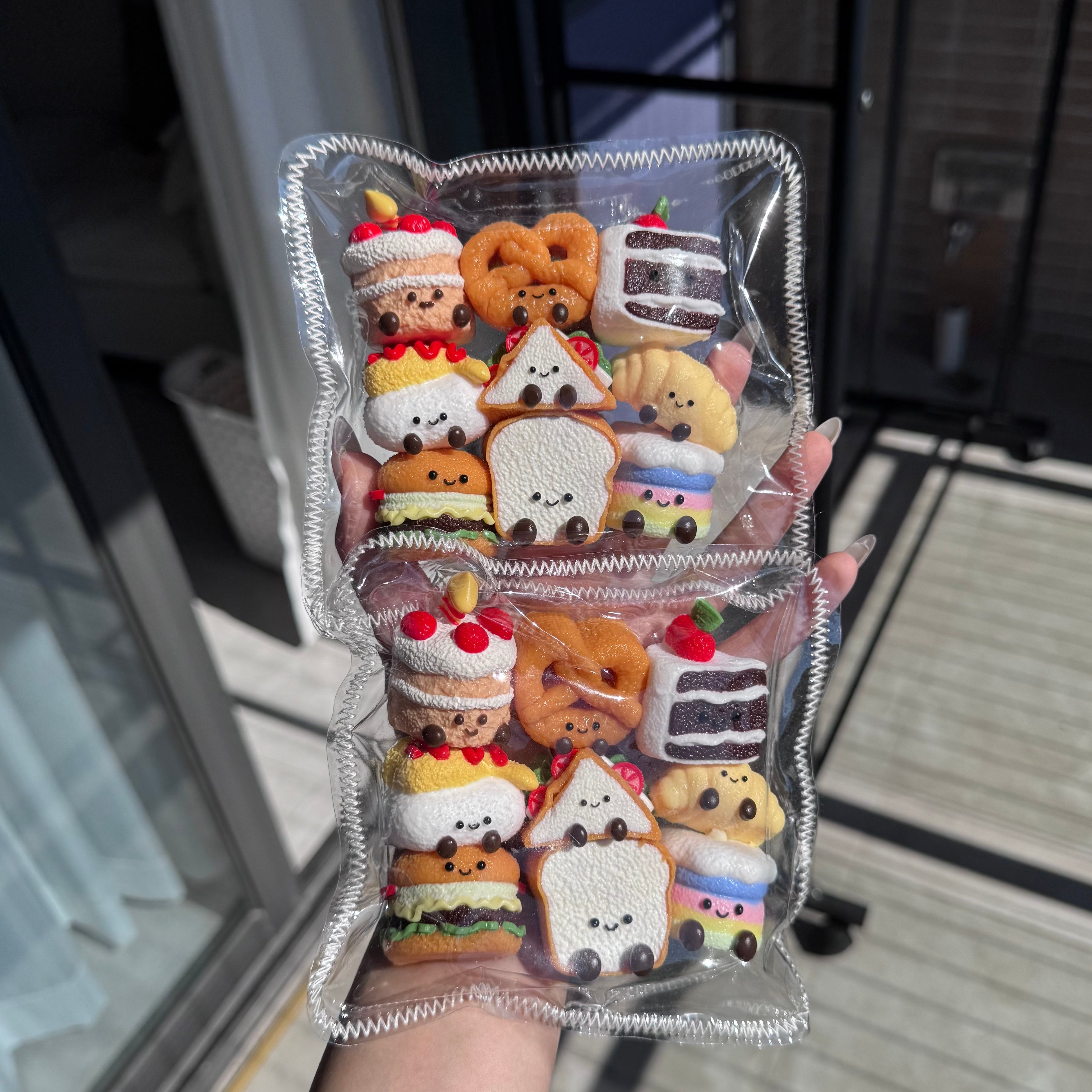 9 Pic JC Cake Squishy-LIVE